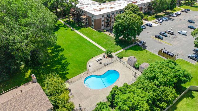 2801 Flag Avenue N 212, New Hope, MN 55427