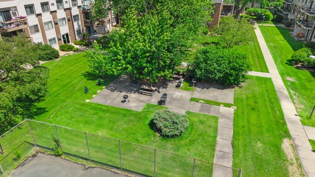 2801 Flag Avenue N 212, New Hope, MN 55427