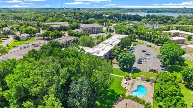 2801 Flag Avenue N 212, New Hope, MN 55427