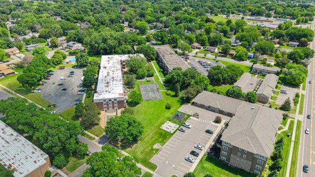 2801 Flag Avenue N 212, New Hope, MN 55427
