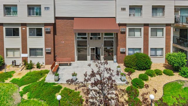 2801 Flag Avenue N 212, New Hope, MN 55427