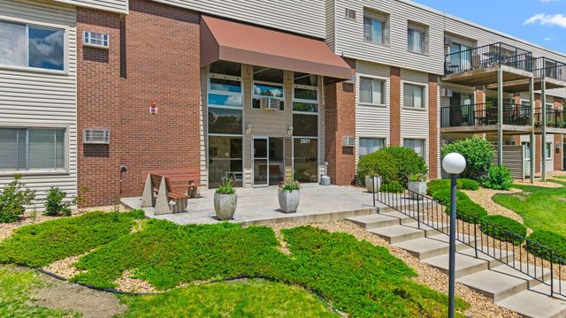 2801 Flag Avenue N 212, New Hope, MN 55427