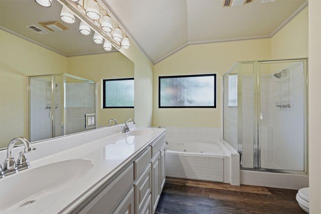1344 Kiowa Drive E, Lake Kiowa, TX 76240