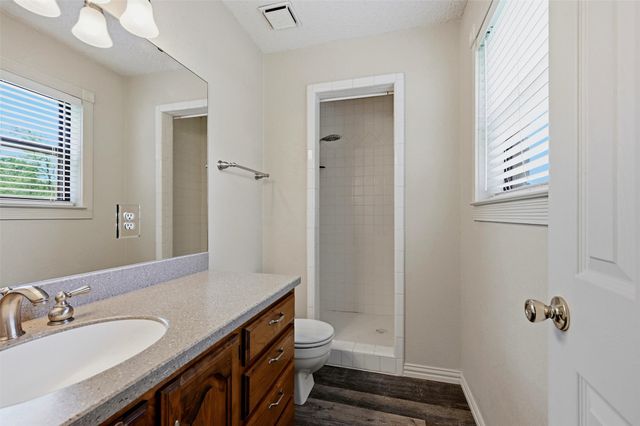 1344 Kiowa Drive E, Lake Kiowa, TX 76240
