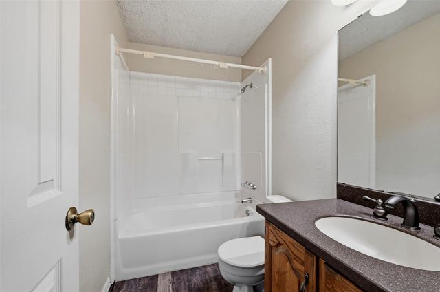 1344 Kiowa Drive E, Lake Kiowa, TX 76240