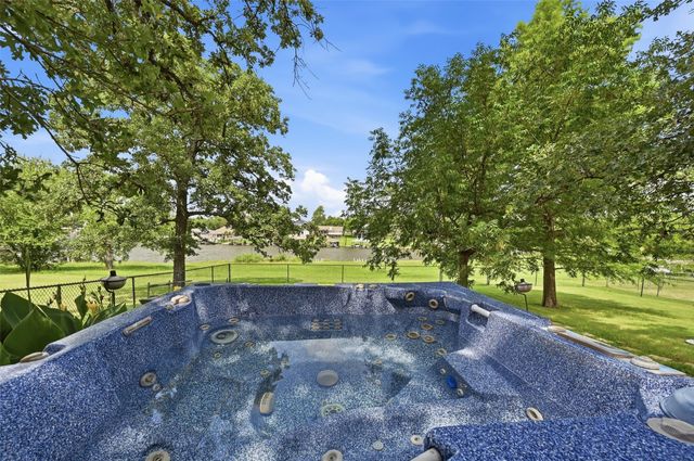 1344 Kiowa Drive E, Lake Kiowa, TX 76240