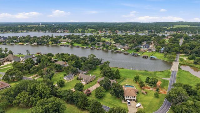 1344 Kiowa Drive E, Lake Kiowa, TX 76240