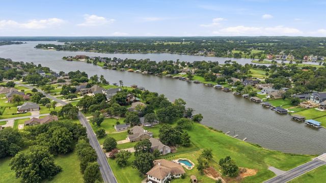 1344 Kiowa Drive E, Lake Kiowa, TX 76240