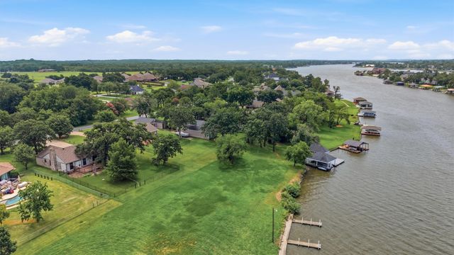1344 Kiowa Drive E, Lake Kiowa, TX 76240