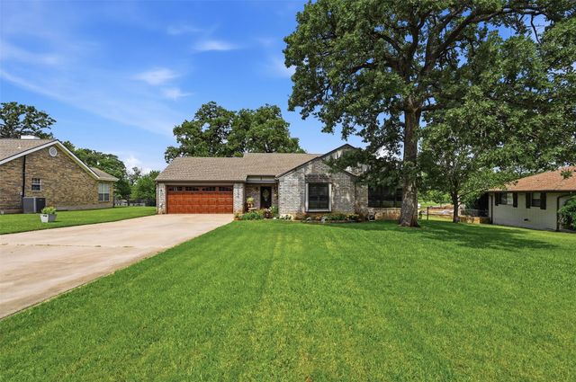1344 Kiowa Drive E, Lake Kiowa, TX 76240