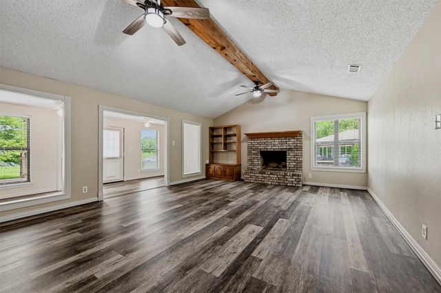 1344 Kiowa Drive E, Lake Kiowa, TX 76240