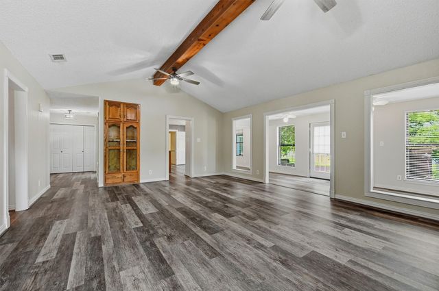 1344 Kiowa Drive E, Lake Kiowa, TX 76240