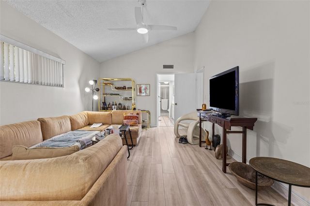1623 PELICAN COVE ROAD 122, Sarasota, FL 34231
