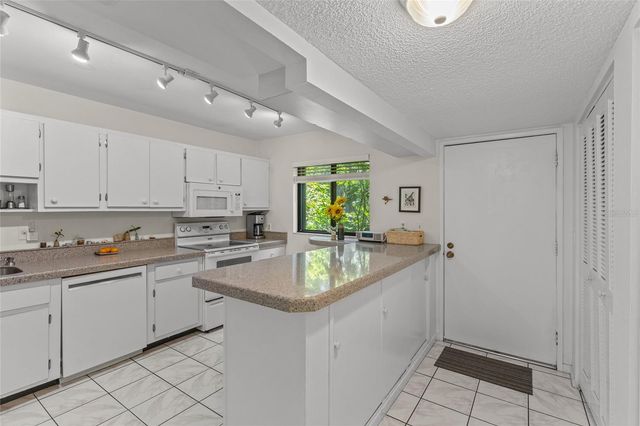 1623 PELICAN COVE ROAD 122, Sarasota, FL 34231