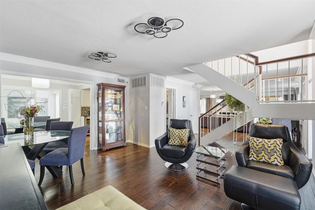 15922 Archwood Lane 1011, Dallas, TX 75248