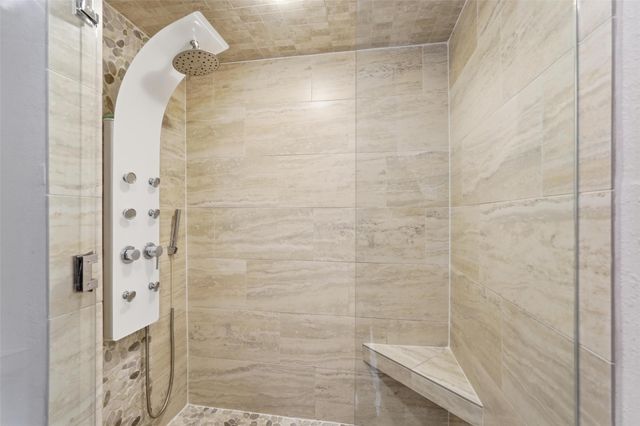 15922 Archwood Lane 1011, Dallas, TX 75248