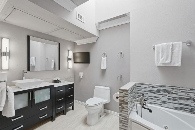 15922 Archwood Lane 1011, Dallas, TX 75248