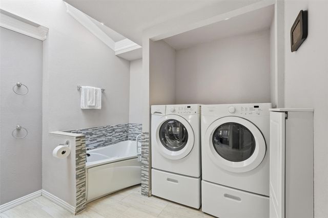 15922 Archwood Lane 1011, Dallas, TX 75248