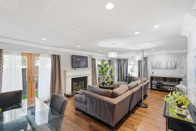 15922 Archwood Lane 1011, Dallas, TX 75248