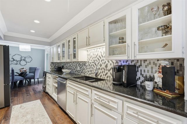 15922 Archwood Lane 1011, Dallas, TX 75248