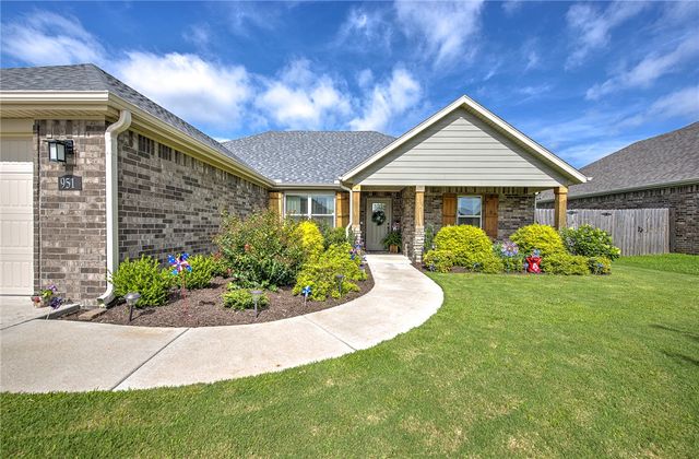 951 Trailwood Street, Tontitown, AR 72762