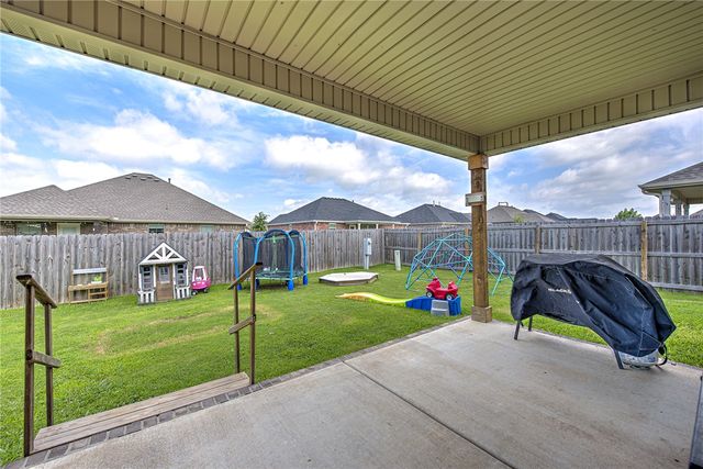951 Trailwood Street, Tontitown, AR 72762