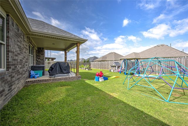 951 Trailwood Street, Tontitown, AR 72762
