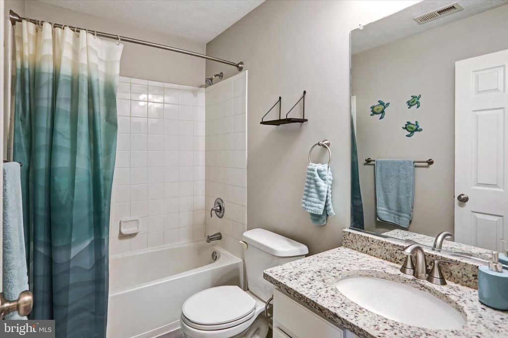 Image 19 of property listing at 9663 DAVISON RD, Middle River, MD 21220