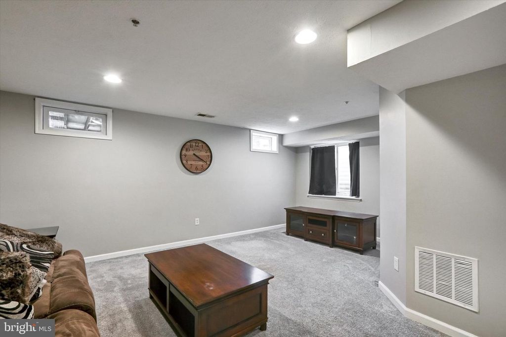 Image 28 of property listing at 9663 DAVISON RD, Middle River, MD 21220