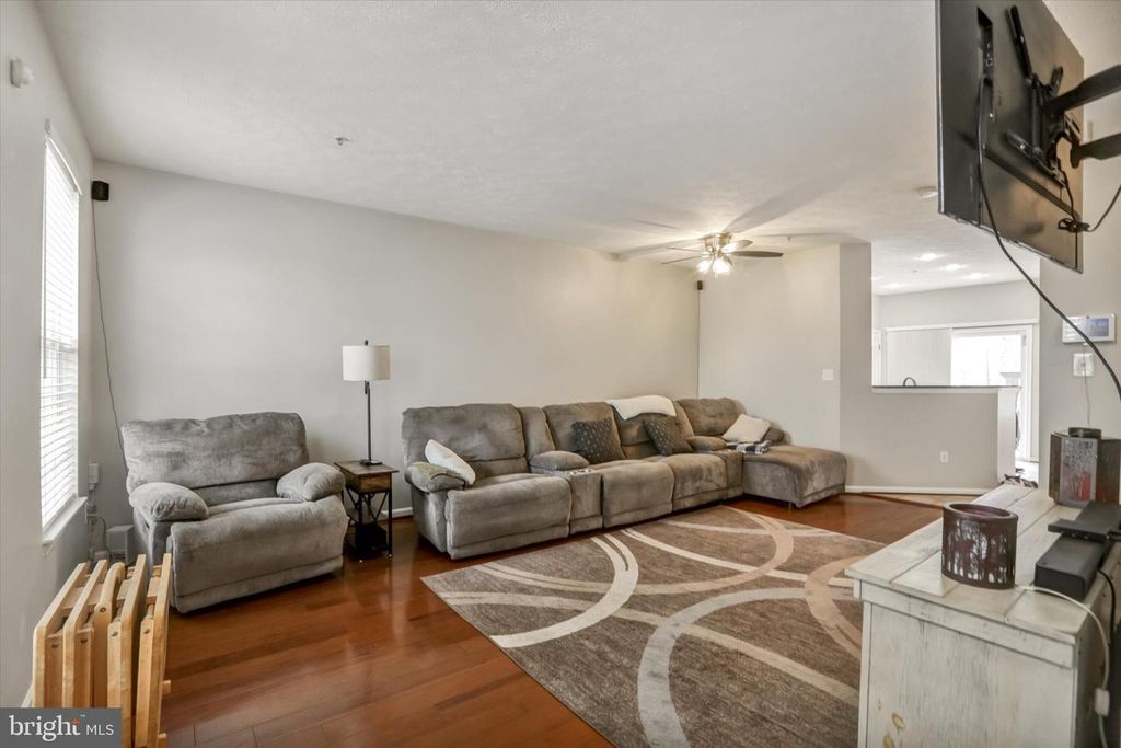 Image 3 of property listing at 9663 DAVISON RD, Middle River, MD 21220