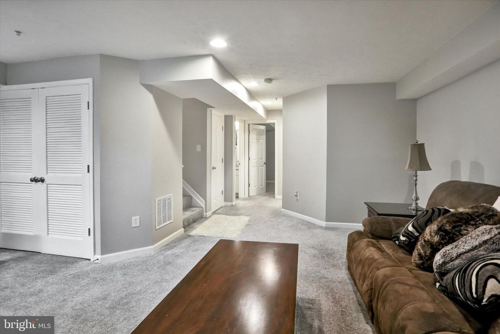 Image 31 of property listing at 9663 DAVISON RD, Middle River, MD 21220