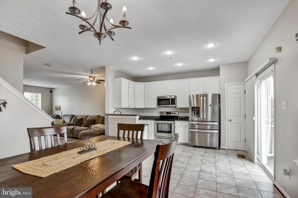 Image 6 of property listing at 9663 DAVISON RD, Middle River, MD 21220