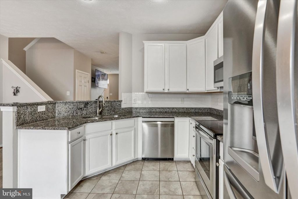 Image 9 of property listing at 9663 DAVISON RD, Middle River, MD 21220