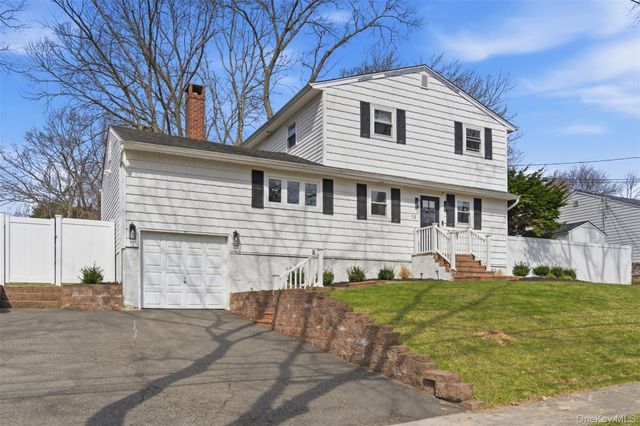 12 King Avenue, Melville, NY 11747