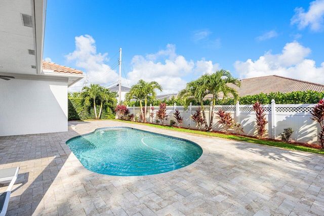 899 S Granada Drive, Boca Raton, FL 33432