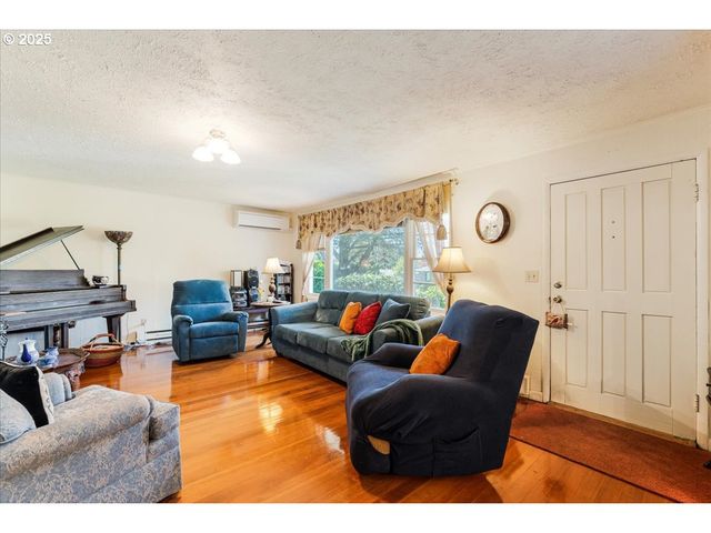 18050 Se LANGENSAND Rd, Sandy, OR 97055