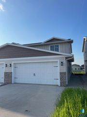 9622 W Tunis Dr, Sioux Falls, SD 57106