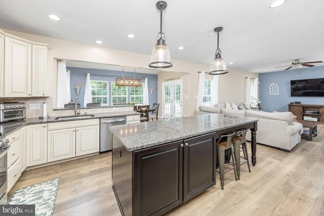 824 KRISTIN LN, Williamstown, NJ 08094
