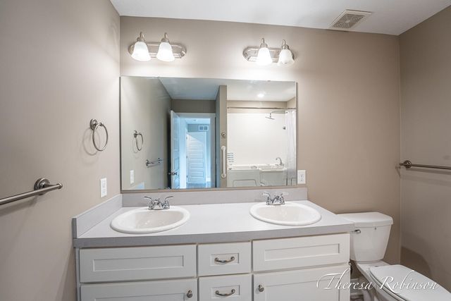 6180 Charleston Lane 46, Allendale Twp, MI 49401