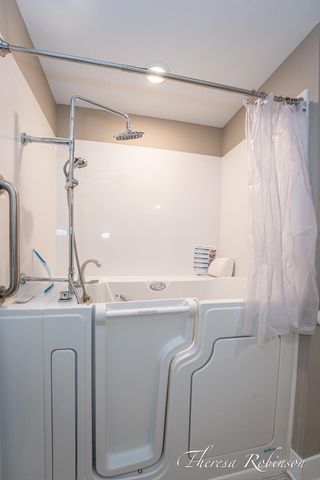 6180 Charleston Lane 46, Allendale Twp, MI 49401