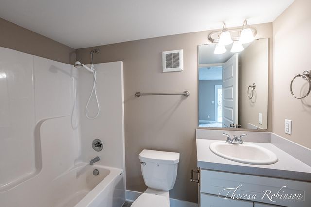 6180 Charleston Lane 46, Allendale Twp, MI 49401
