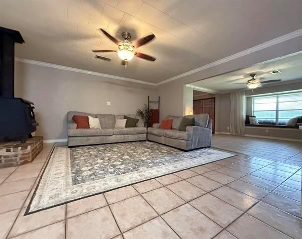 451 E Young Drive, Bridge City, TX 77611