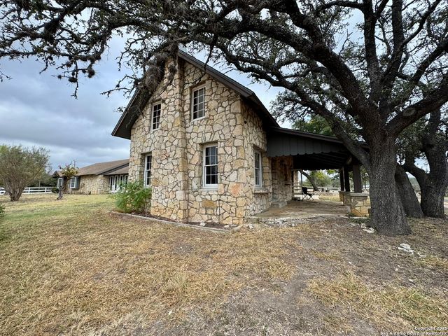 1275 Cypress Creek, Kerrville, TX 78003
