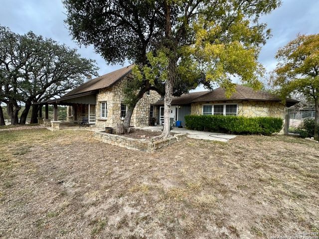 1275 Cypress Creek, Kerrville, TX 78003
