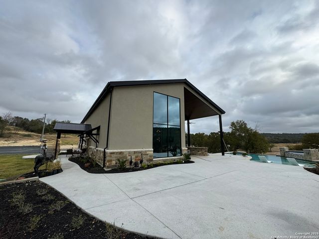 1275 Cypress Creek, Kerrville, TX 78003