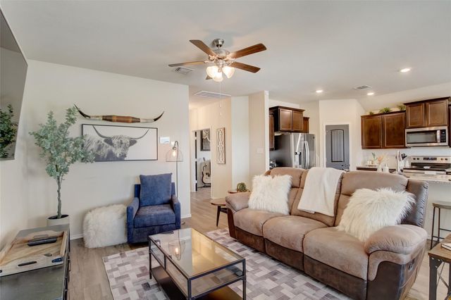 511 Kyra LN, Taylor, TX 76574