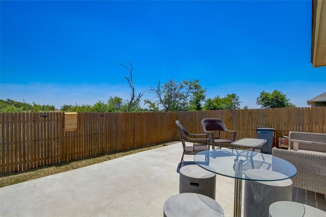 511 Kyra LN, Taylor, TX 76574