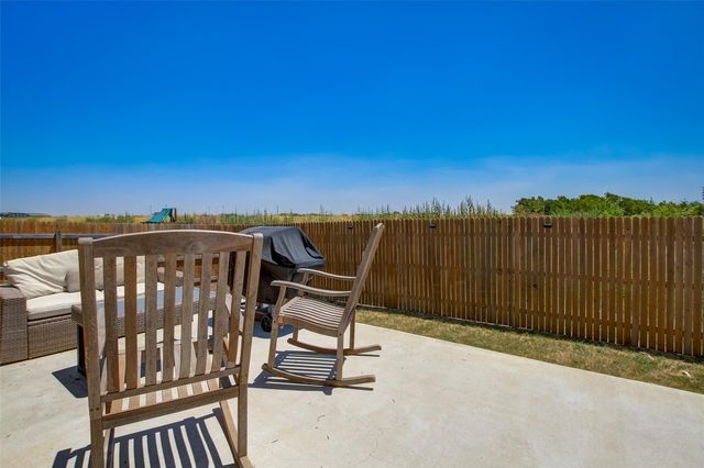 511 Kyra LN, Taylor, TX 76574