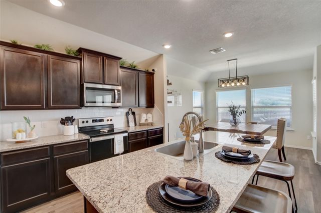 511 Kyra LN, Taylor, TX 76574
