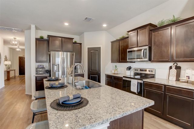 511 Kyra LN, Taylor, TX 76574